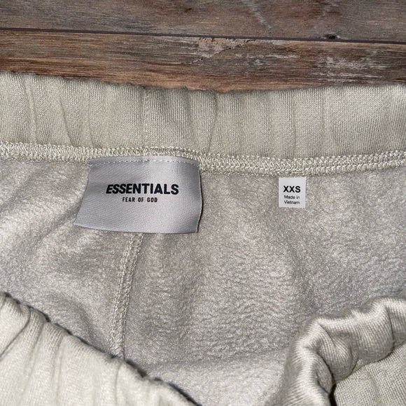 Fear of God Essentials Fleece Shorts - Picture 3 of 8